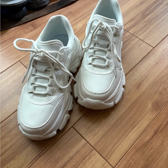 Women's Chunky White Sneakers - Picture 2 of 2